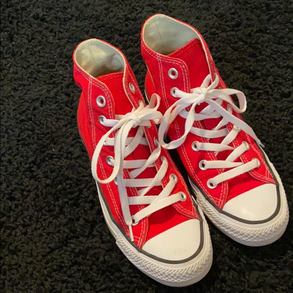 Red converse!!